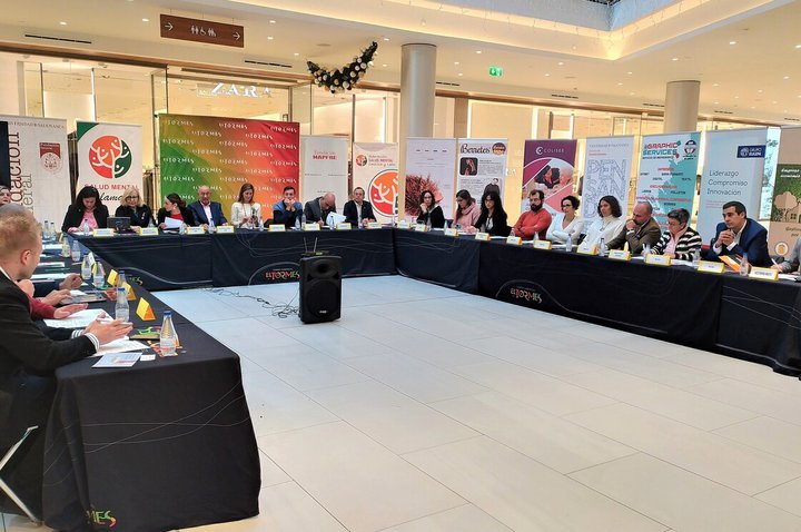 El Tormes alberga la mesa redonda 'Talento y diversidad'