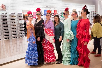 Los Arcos acoge un desfile de moda flamenca de Mar Soriano y Multiópticas