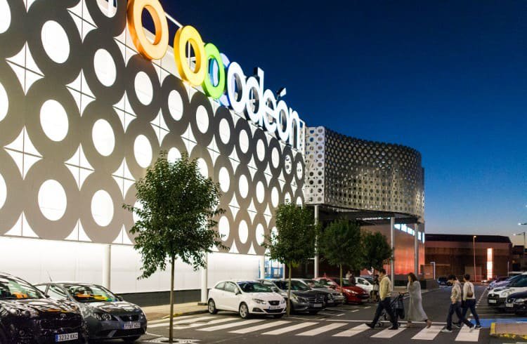 Cojab suma tres centros comerciales a su cartera española