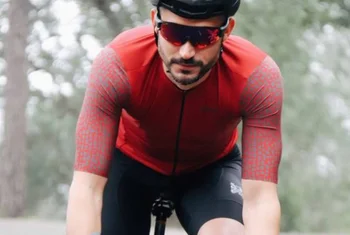 Decathlon lanza una nueva colección de ropa para ciclismo
