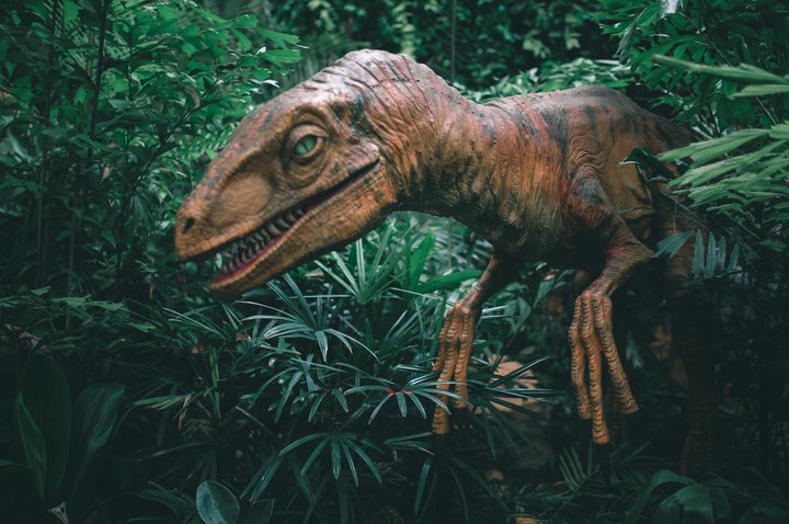 El centro comercial Artea se llena de dinosaurios por el estreno del año