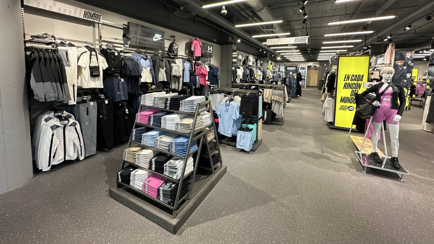 JD estrena su nuevo concepto de tienda en Vallsur