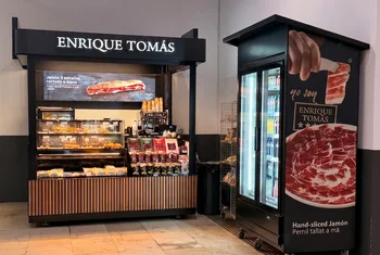 Enrique Tomás abre un quiosco gastronómico en la estación de Sants