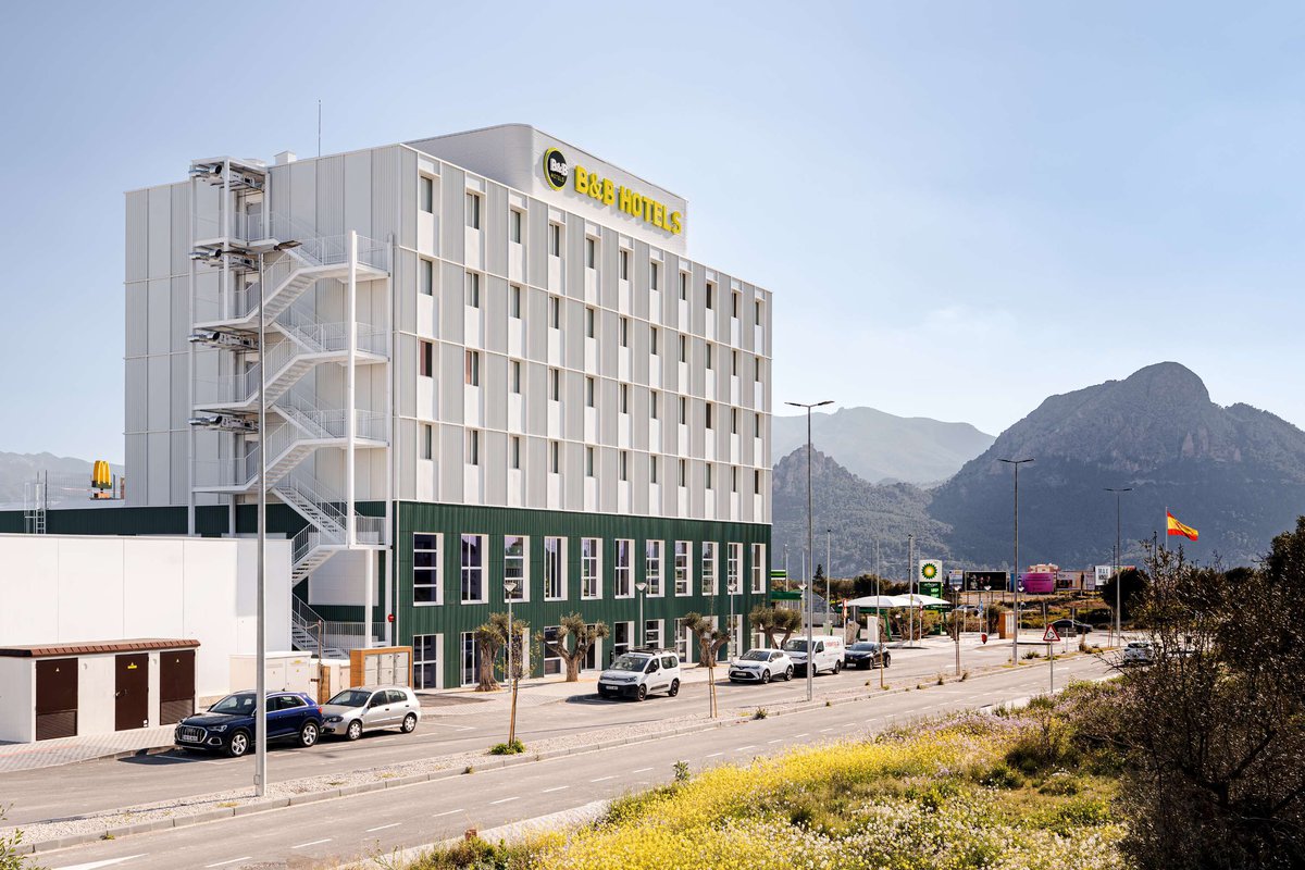 B&B abre un hotel en el parque comercial de Cieza