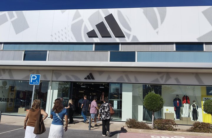 Adidas llega a VidaNova Parc