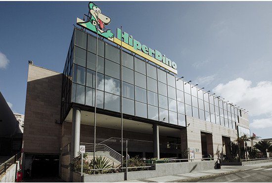 Hiperdino obtiene la primera financiación sindicada sostenible de Canarias