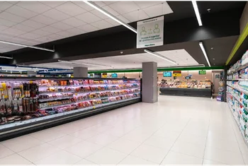 Hiperdino invierte casi cinco millones en la reforma de dos tiendas en Tenerife