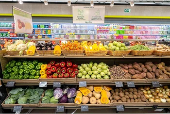 Hiperdino reforma uno de sus supermercados en Tenerife