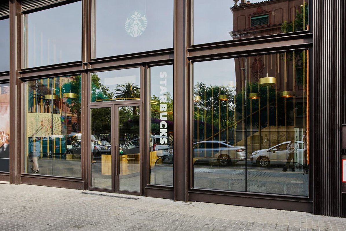 Starbucks inaugura un nuevo establecimiento en Barcelona