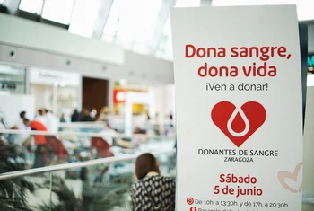 Más de medio centenar de personas dona sangre en Puerto Venecia