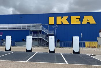Río Shopping instala doce nuevos puntos de carga de Tesla