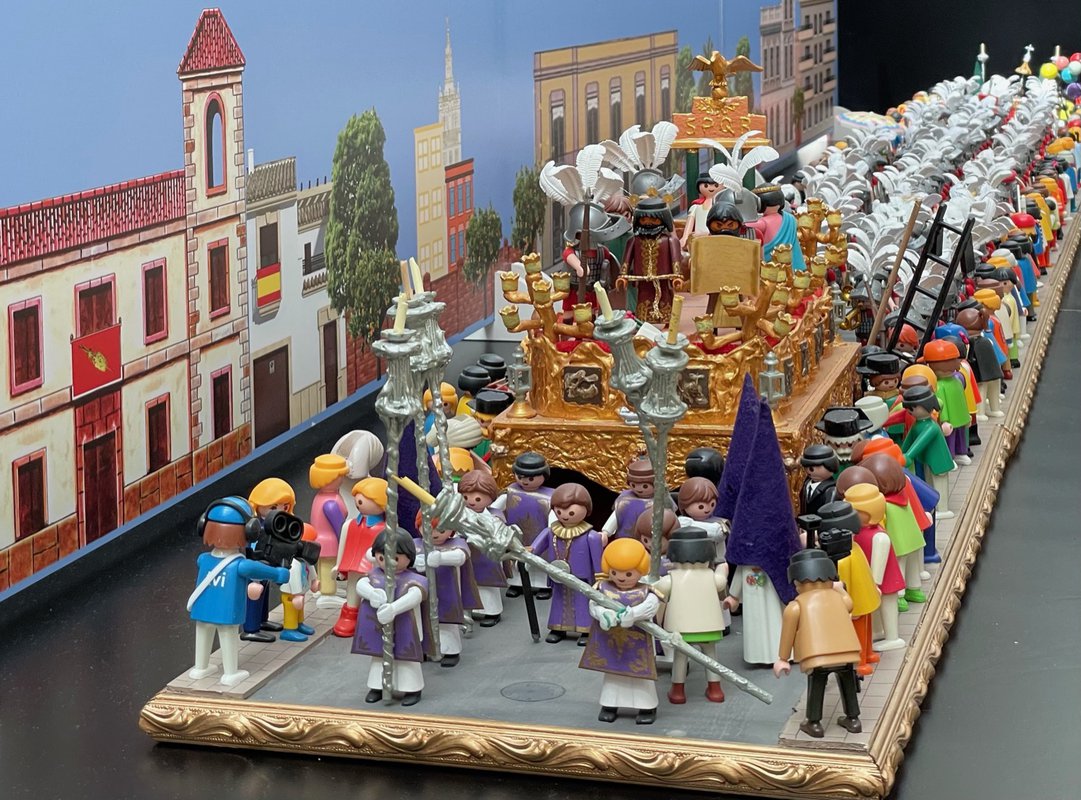 Lagoh expone una colección cofrade de figuras de Playmóbil