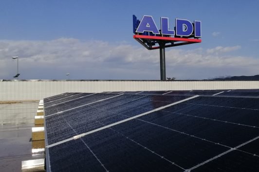 Aldi prevé duplicar el número de supermercados con placas fotovoltaicas