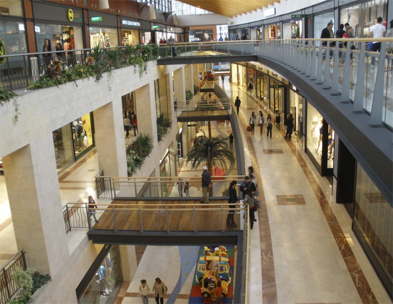 La afluencia en centros comerciales regresará en enero a niveles prepandemia