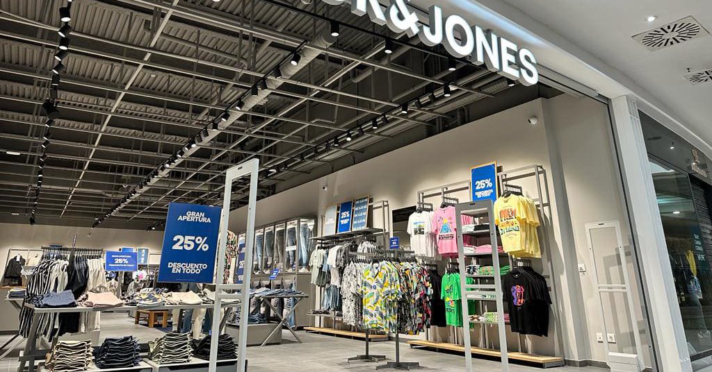 Jack & Jones inaugura establecimiento en Marineda City con más