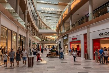 La afluencia en centros comerciales sube un 6,4% en mayo