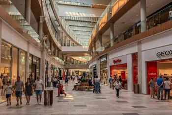 Las visitas a centros comerciales suben un 6,6%