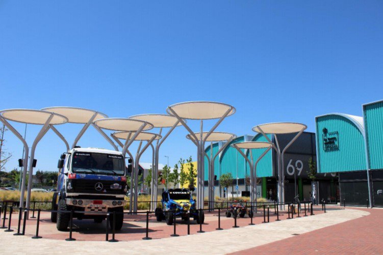 La Torre Outlet Zaragoza expone los vehículos del equipo Coviar Rally-Raid