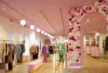 Lola Casademunt abre su primera tienda a pie de calle en Murcia