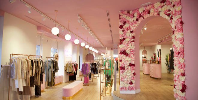 Lola Casademunt abre su primera tienda a pie de calle en Murcia