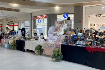 Gran Vía de Vigo dinamiza su oferta cultural con el Mercado de Arte e Ilustración