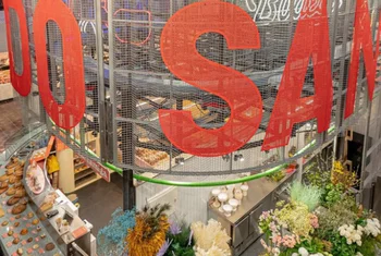 El madrileño Mercado de San Antón reabre sus puertas