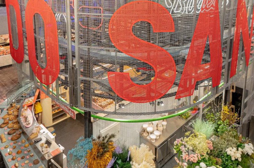 El madrileño Mercado de San Antón reabre sus puertas
