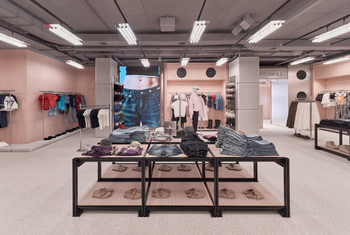 Bershka lleva su nuevo concepto de tienda a la plaza de Lugo de A Coruña