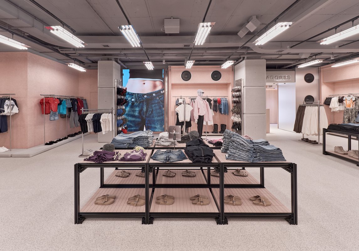 Bershka lleva su nuevo concepto de tienda a la plaza de Lugo de A Coruña