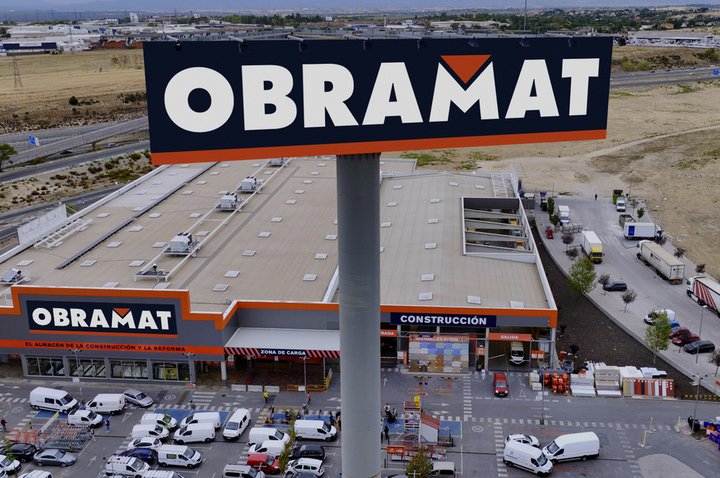 Obramat entrega 1.050 euros adicionales a cada empleado