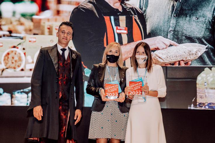 Eroski recibe el premio al mejor servicio de atención al cliente
