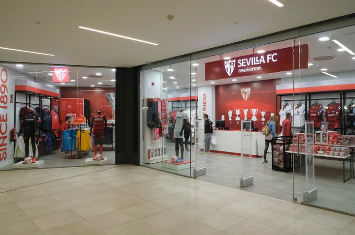 El Sevilla FC inaugura su tienda oficial en Torre Sevilla