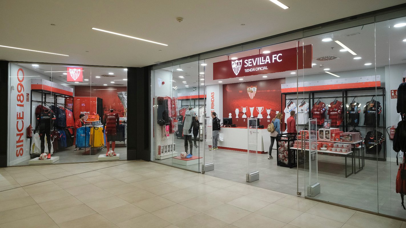 El Sevilla FC inaugura su tienda oficial en Torre Sevilla