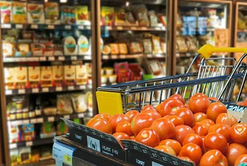 El 45% de los españoles tiene más en cuenta las ofertas que antes