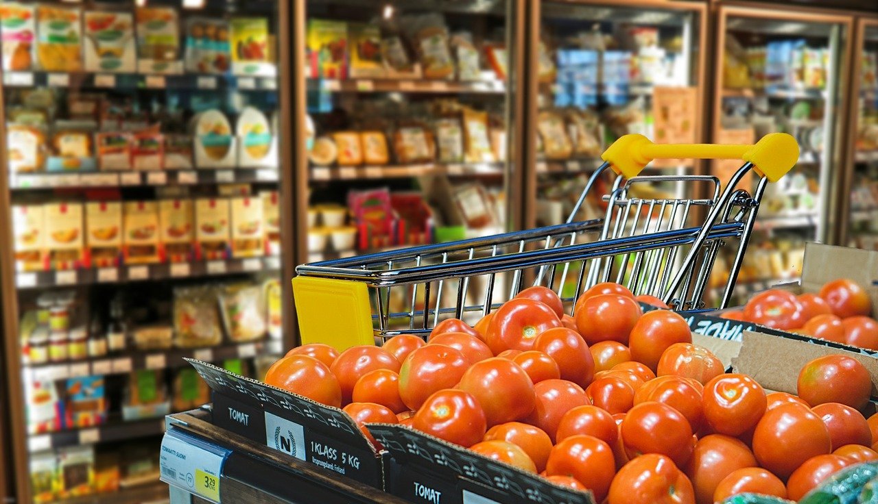 El 45% de los españoles tiene más en cuenta las ofertas que antes