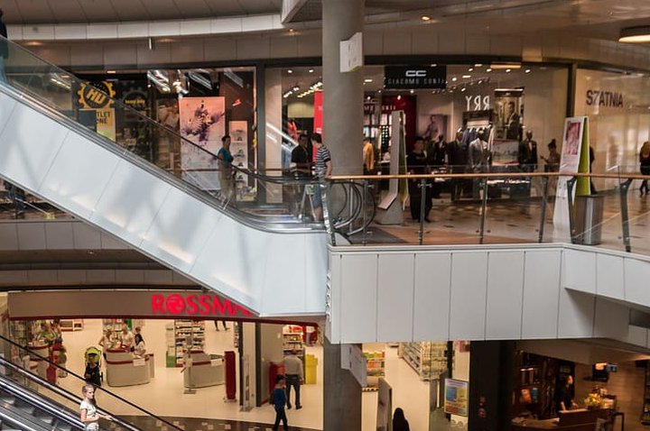 Los centros y parques comerciales elevan sus ventas un 16,3% en España