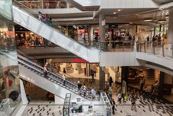 Los centros y parques comerciales elevan sus ventas un 16,3% en España