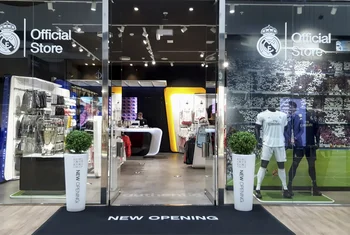 Una tienda oficial del Real Madrid abre en San Sebastián de los Reyes The Style Outlets