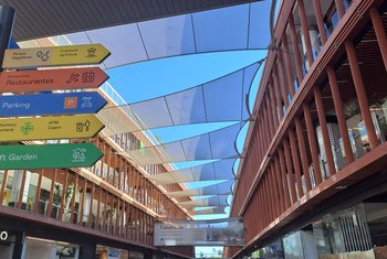 Torre Sevilla renueva su oferta comercial con moda y restauración