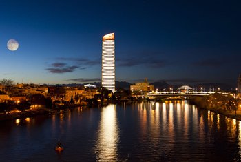 Torre Sevilla estrena servicio de alquiler de coches de la mano de Enterprise