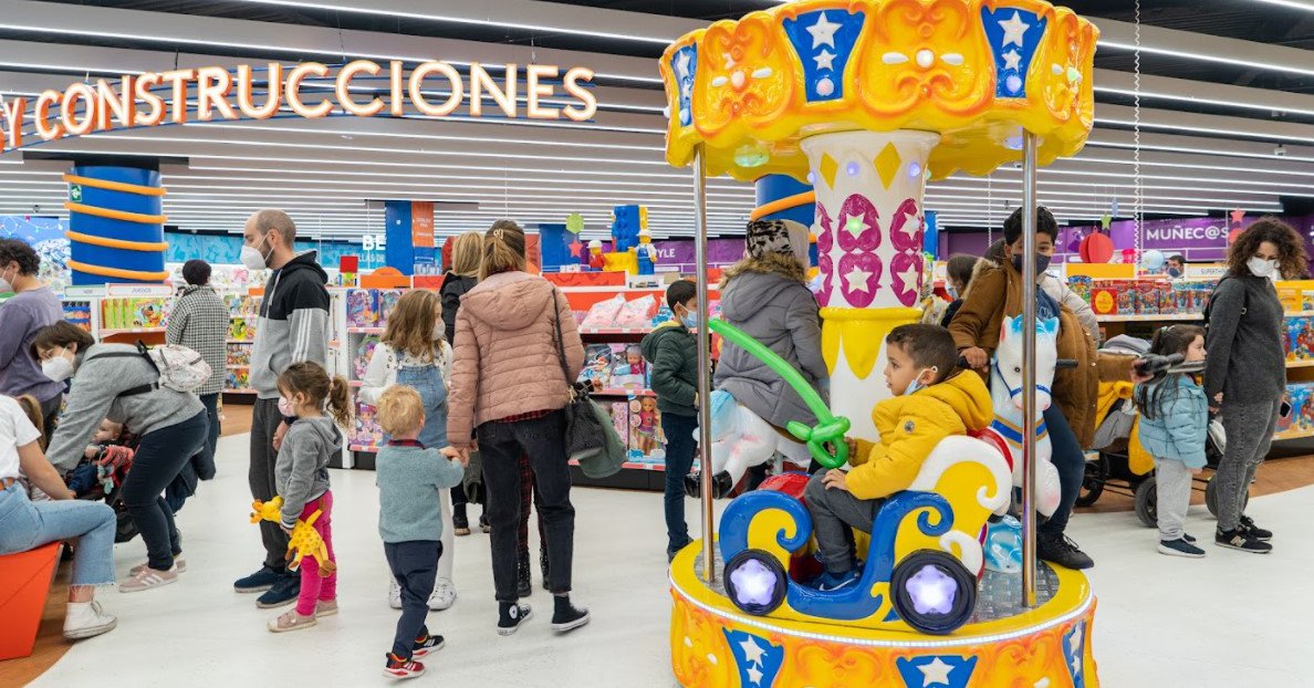 Toys"R"Us abre su primera tienda en un centro comercial de Baleares