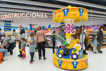 Toys"R"Us abre su primera tienda en un centro comercial de Baleares
