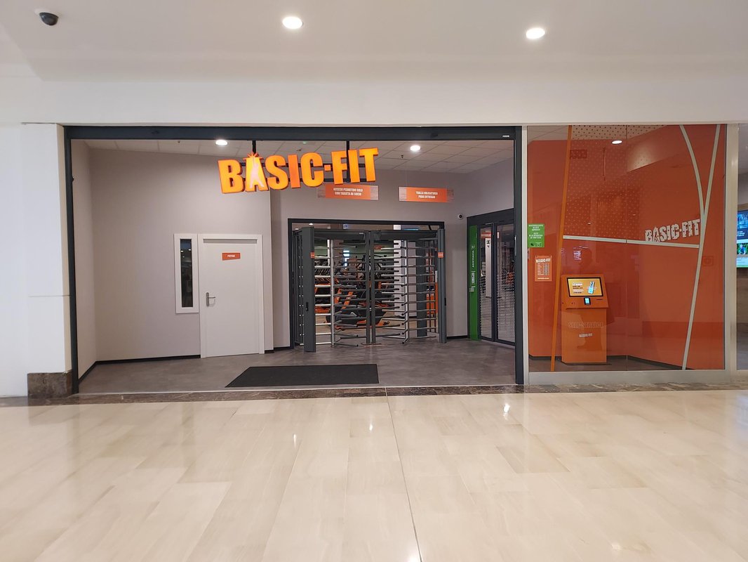 Basic Fit aterriza en el Centro Comercial TresAguas
