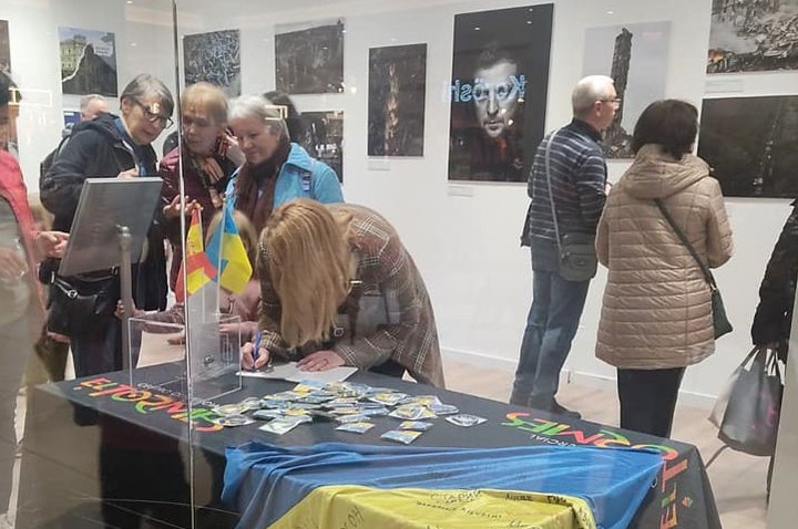 El Tormes acoge una exposición solidaria sobre la invasión de Rusia a Ucrania
