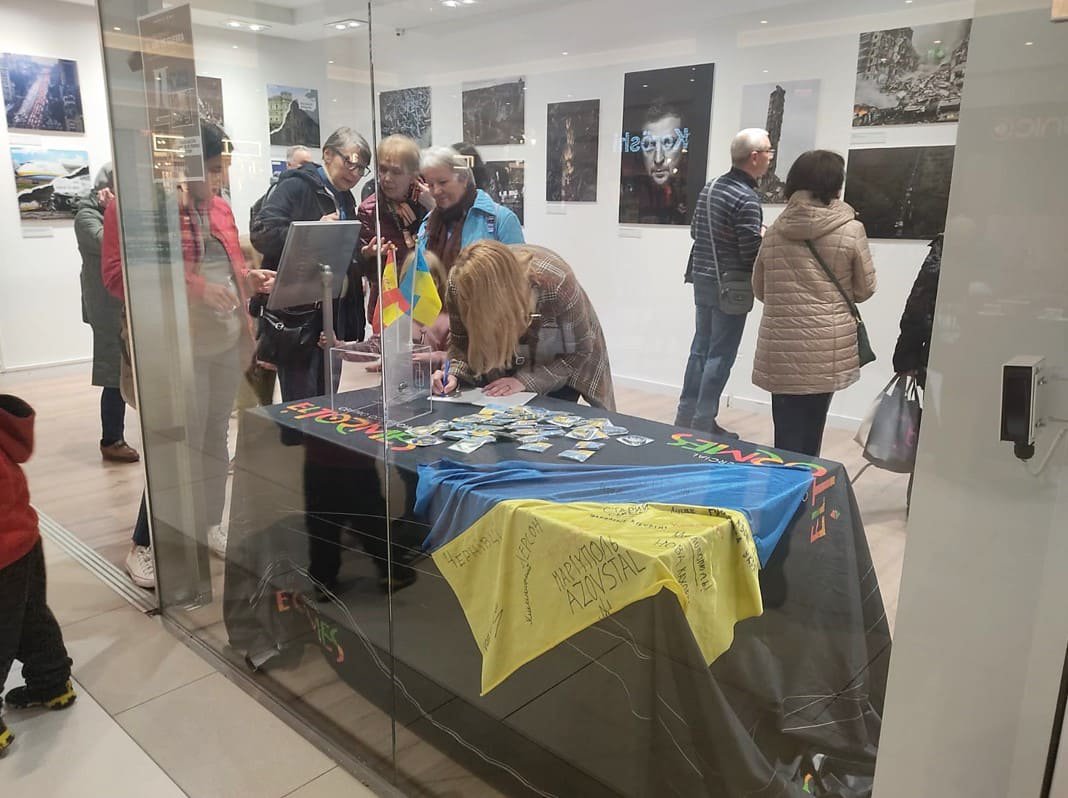 El Tormes acoge una exposición solidaria sobre la invasión de Rusia a Ucrania