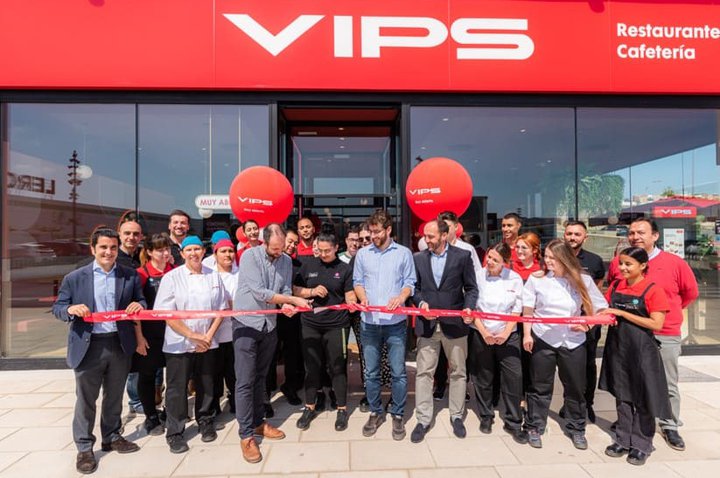 Torrecárdenas refuerza su oferta gastronómica con la llegada de VIPS