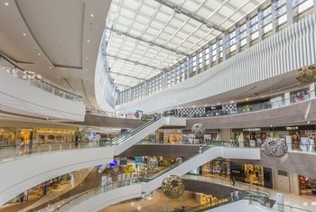 Los centros y parques comerciales aumentan sus ventas un 8,8%